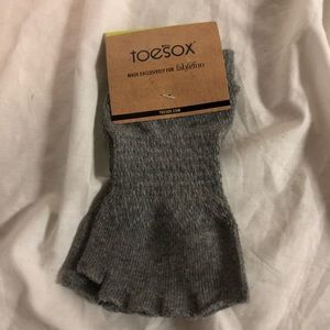 FabFitFun toe socks